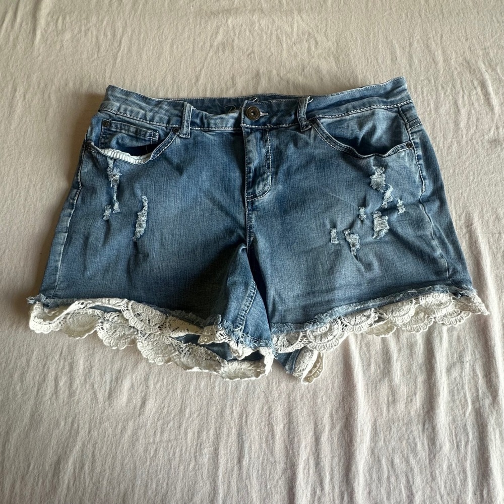 Revolution & Revolt Women 14W Distressed Lace Trim Denim Shorty Shorts Jorts